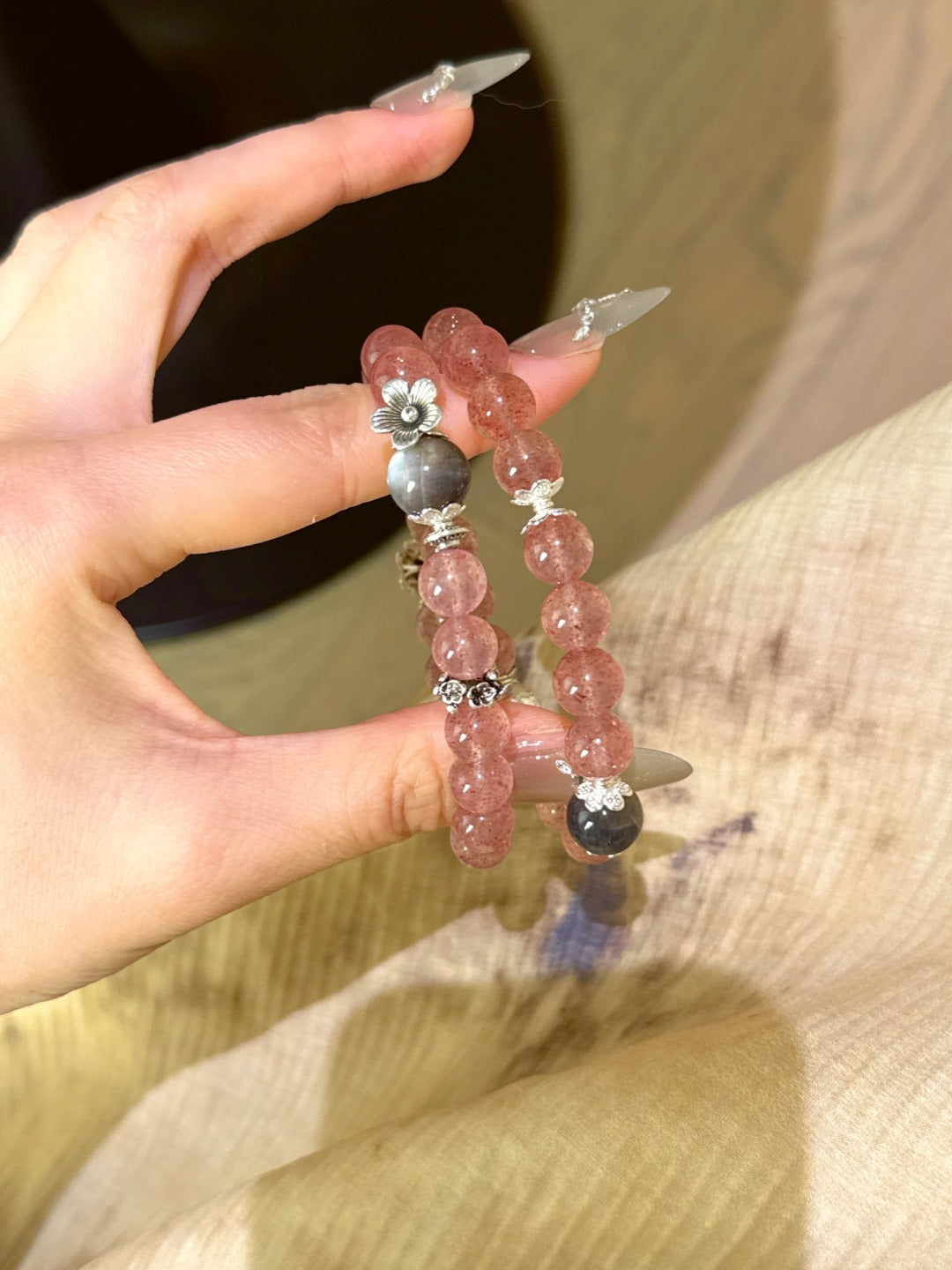▫️▪️ Strawberry crystal black gold backbone bracelet